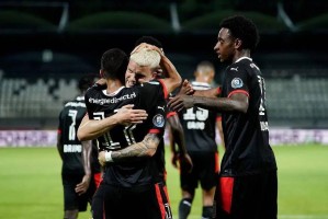  柏林联合防守反击犀利，客场逼平传统强队