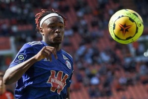  斯特拉斯堡主帅确诊 助理教练临场指挥  